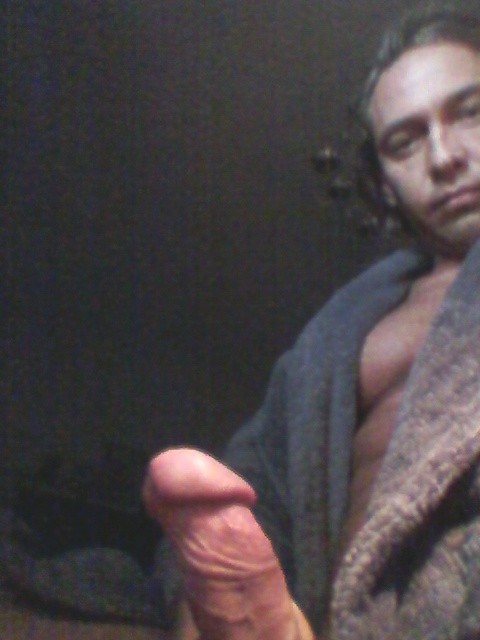 Сергей Глушко (Тарзан) позирует перед зеркалом без одежды