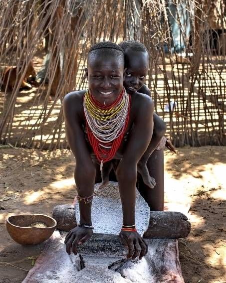 Девушка племени Karo (Каро)