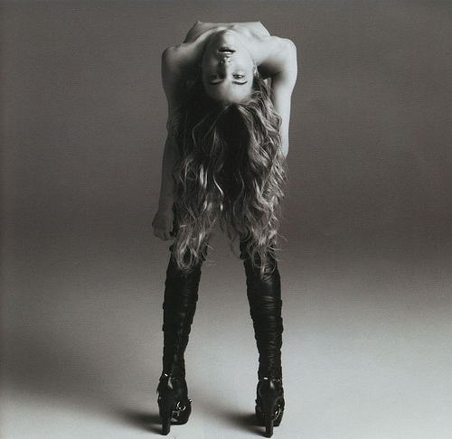 Худенькая моделька с малюсенкой грудью