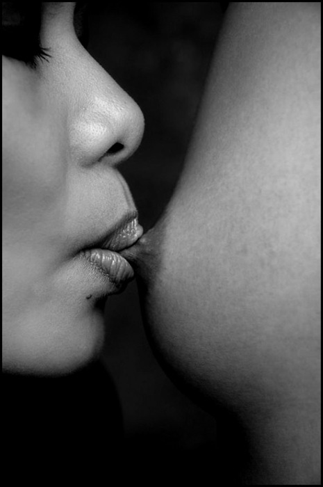 поцелуй груди поцелуй груди