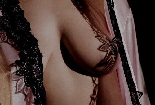 Фото к статье Для увеличения груди достаточно влюбиться