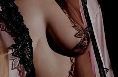 Для увеличения груди достаточно влюбиться