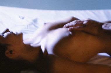 Муж или душ? Несколько способов женской мастурбации.