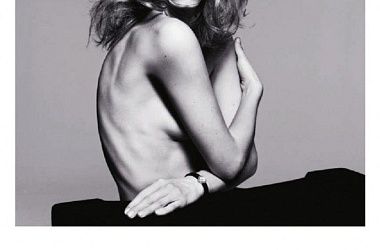 Изуродованные отражения голых красоток