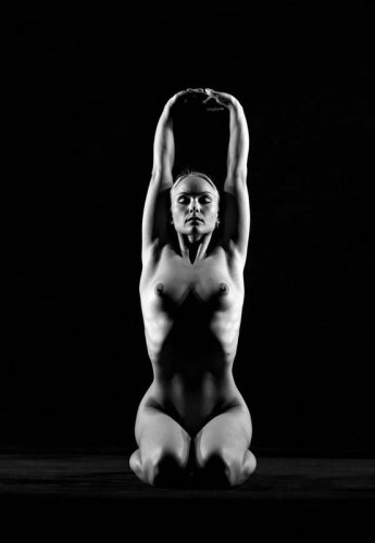 Эротика в серых тонах