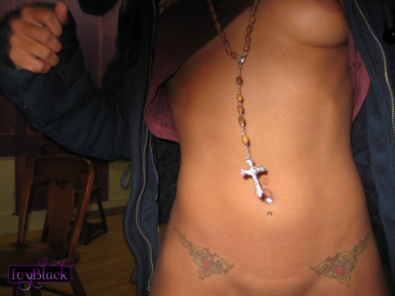 Татуировки на голом женском теле. Часть 2