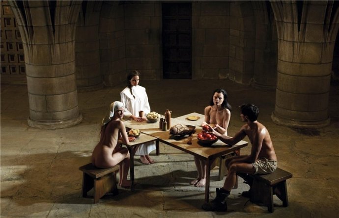 Голые монашки в Pop Magazine