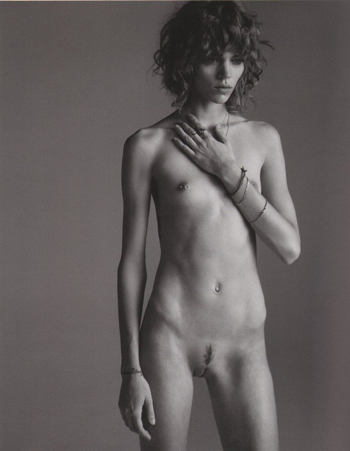 Худая и голая Freja Beha Erichsen