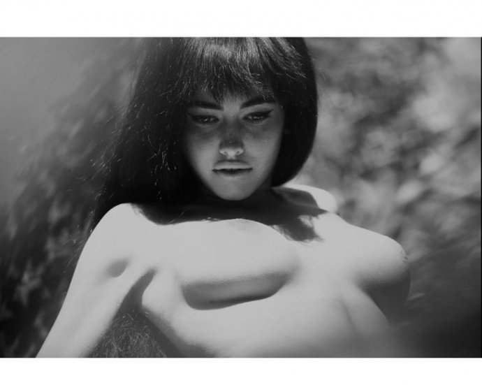 Sarah Stephens par Guy Aroch pour Un titled Project photo Sarah Stephens par Guy Aroch pour Un titled Project 3