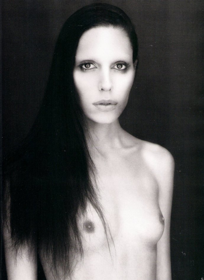 Kate Moss голая и плоскогрудая модель Kate Moss голая и плоскогрудая модель