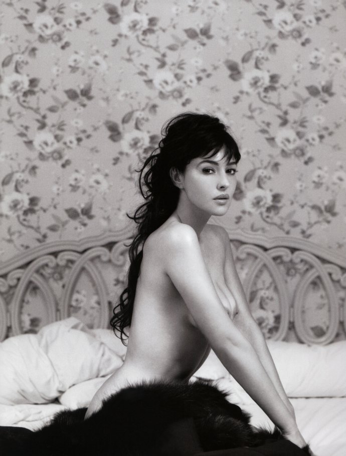 Monica Bellucci Nude Голаая Monica Bellucci в постели