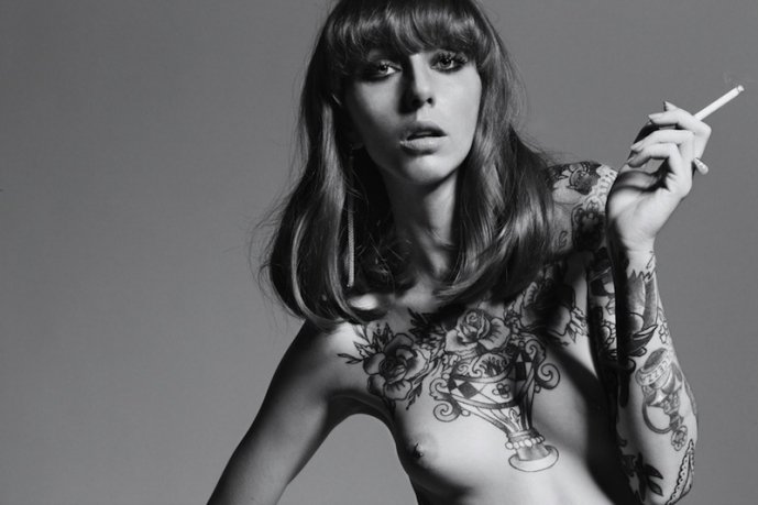 фото голой девушки с тату 6
