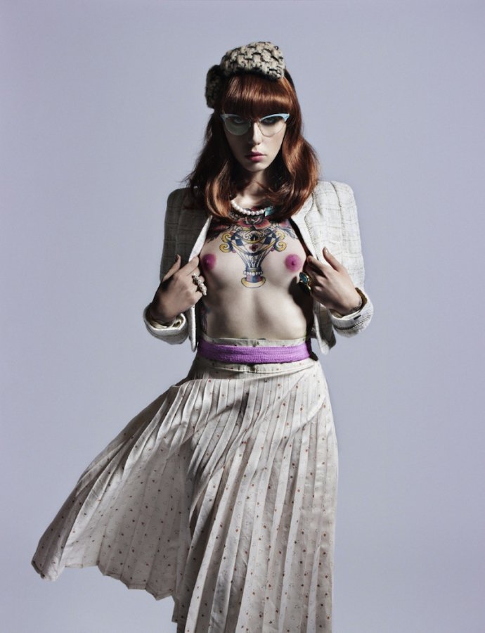 фото голой девушки с тату 5